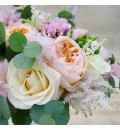 Ramo de novia con rosa inglesa, astilbe y manzanilla