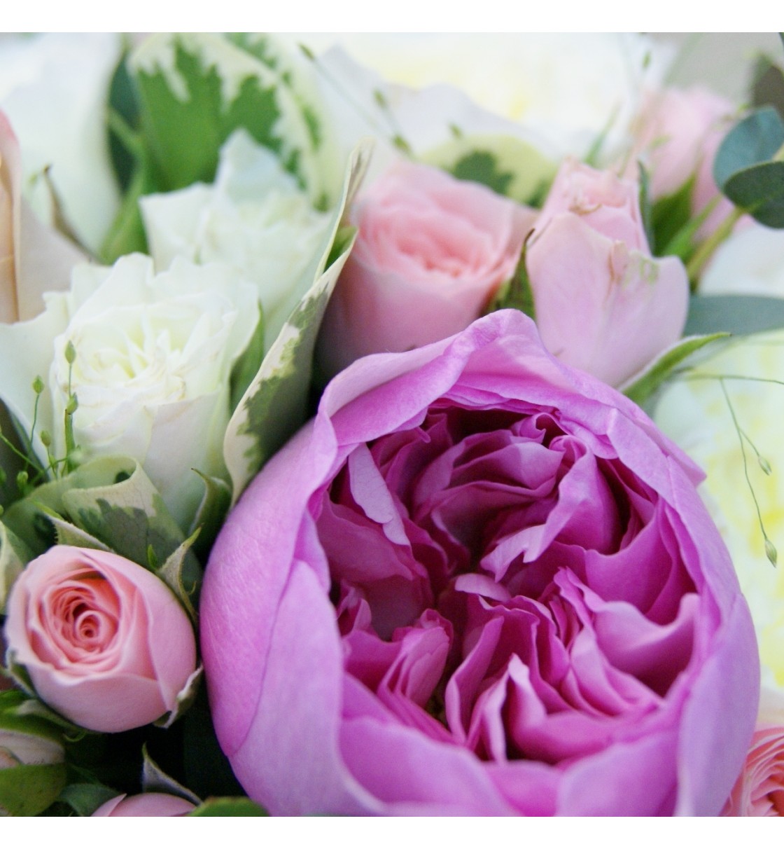 Ramo de novia natural con rosa inglesa blanca y rosa