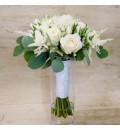 Ramo de novia con rosas blancas y astilbe