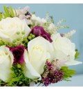 Ramo de novia con rosas blancas y verdes safari
