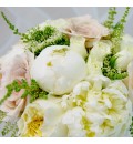 Ramo de novia con rosa inglesa, peonia y astilbe blanco