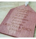 Placa de madera con mensaje grabado
