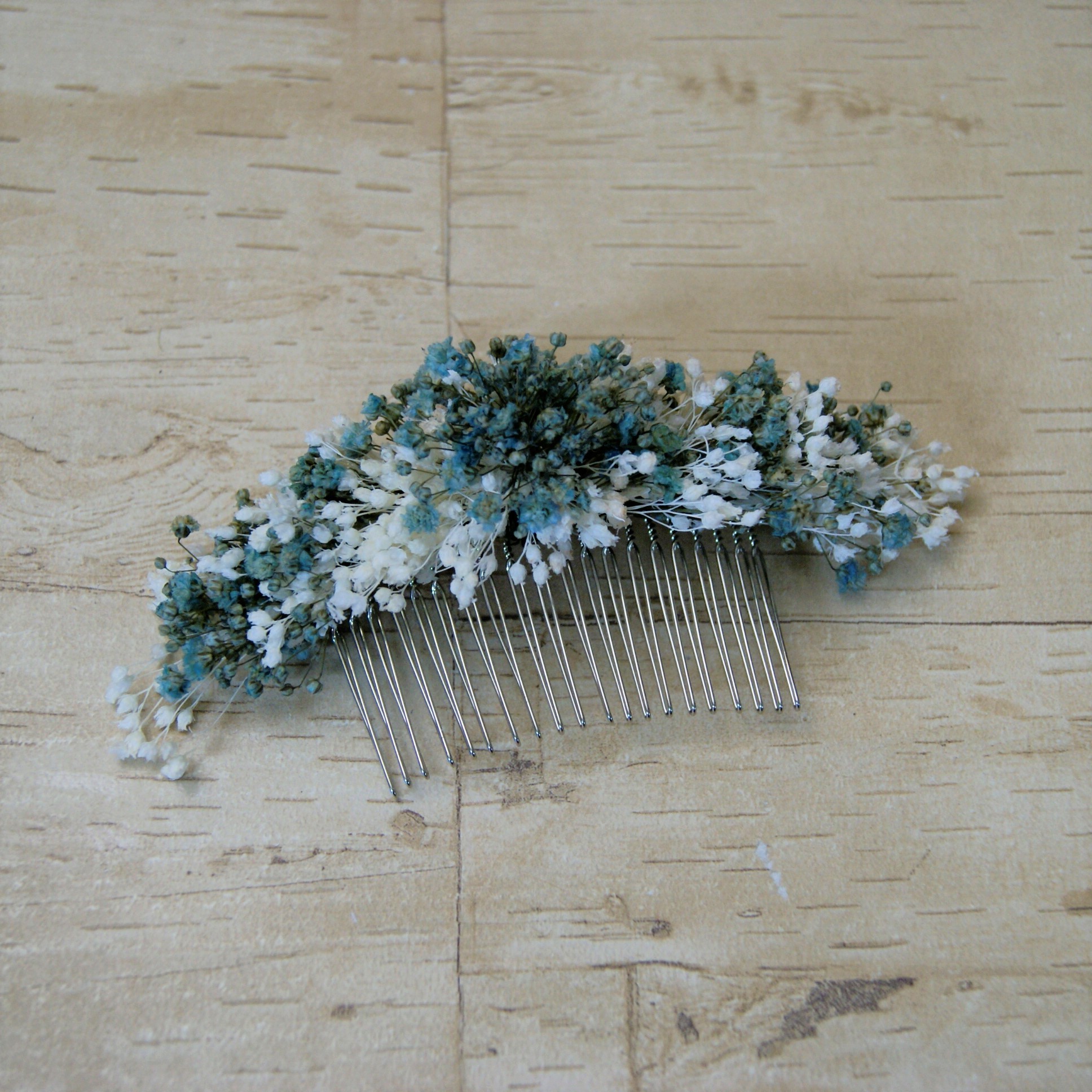 Peineta con paniculata preservada azul y plata.