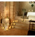 Decoración Ermita de Alarcos con velas y paniculata