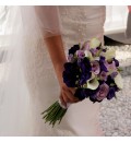 Ramo de novia con cala blanca, rosa lila y lisianthus morado