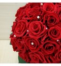 Ramo de novia preservado con rosas rojas y perlas