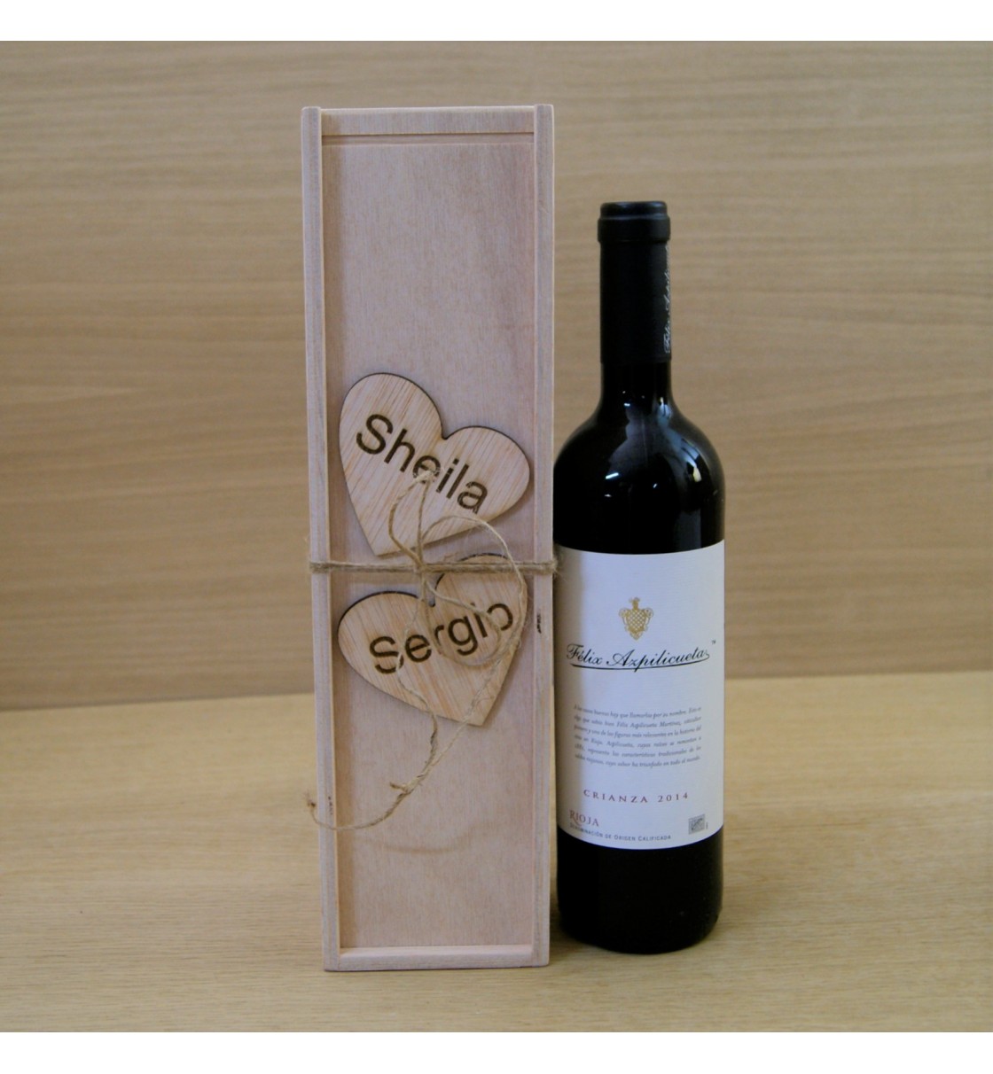 Caja de madera para vino con corazones grabados, regalo para padres