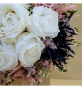 Ramo de novia preservado con rosas blancas y maquillaje