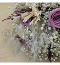 Ramo de novia preservado silvestre con rosas malva y peonia blanca