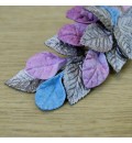 Tocado de novia con hojas de porcelana plateadas, azules y lila