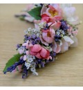 Tocado de novia con flor de almendro de tela, limonium y lavanda preservada