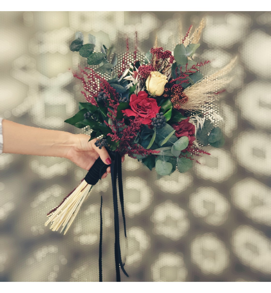 Ramo de novia preservado con pampa y flor burdeos