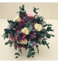 Ramo de novia preservado con rosas lila, rosa y champán y eucalipto