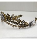 Tocado corona para novia con flores y estrellas de metal y perlas