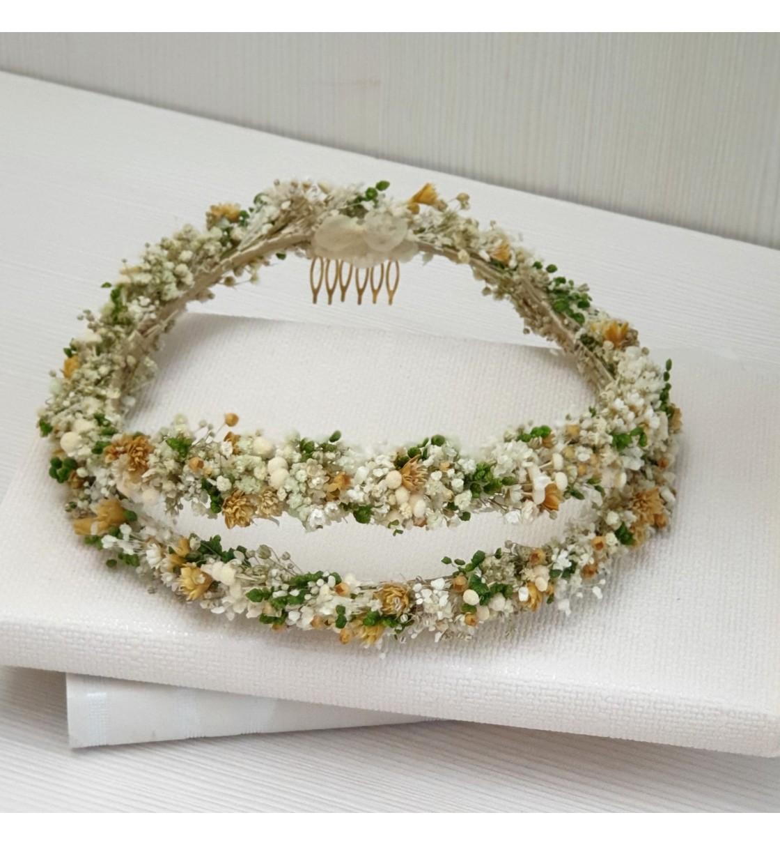 Corona para novia preservada tono verde, crudo y tostado