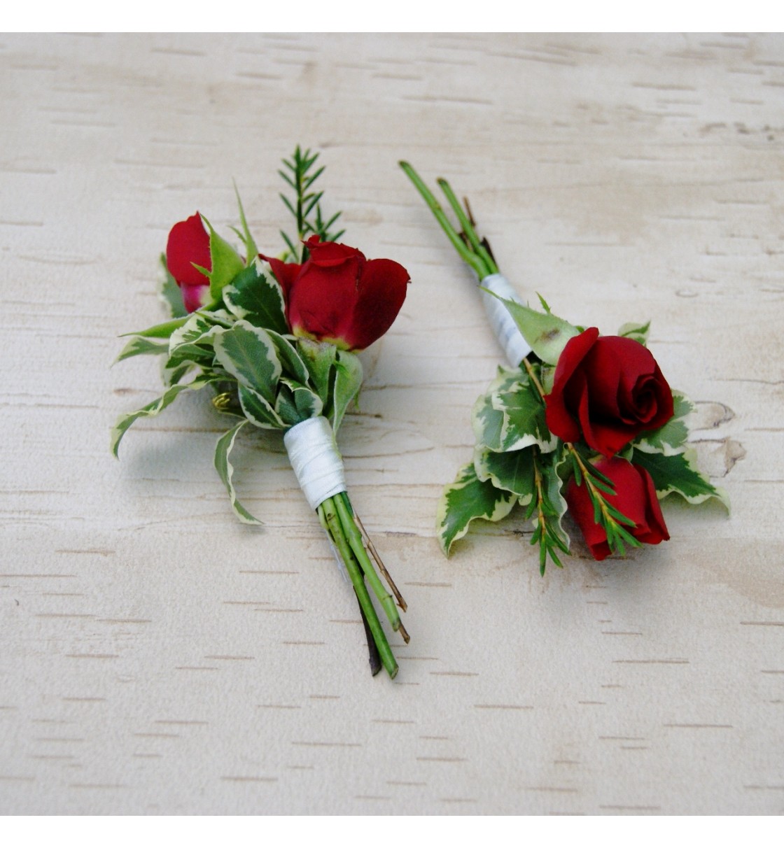 Ramo de novia con rosas rojas y astilbe